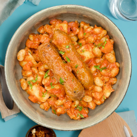 Cassolette de haricots blanc à la tomate et saucisse végétale fumée