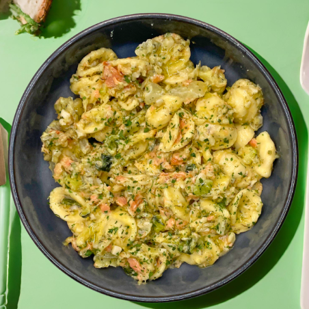 Salade d'orecchiette au saumon et légumes