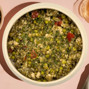 Salade de lentilles, saumon et legumes et vinaigrette acidulée