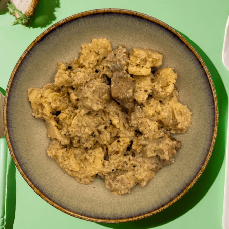 Poulet rôti , gratin de pommes de terre et chou-fleur