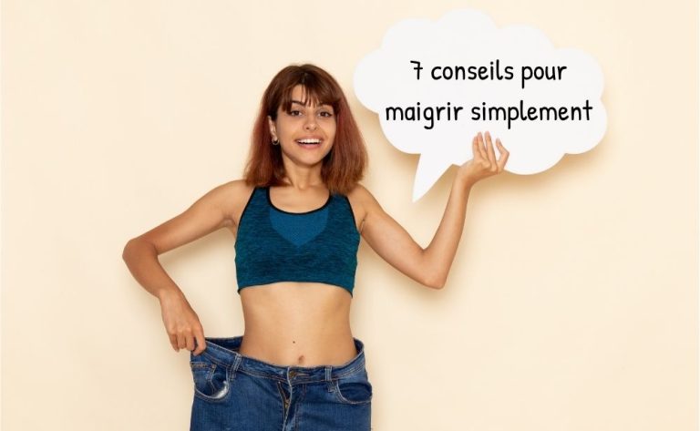Une femme ayant perdu du poids tient une pancarte en forme de bulle de dialogue avec écrit "7 conseils pour maigrir simplement"