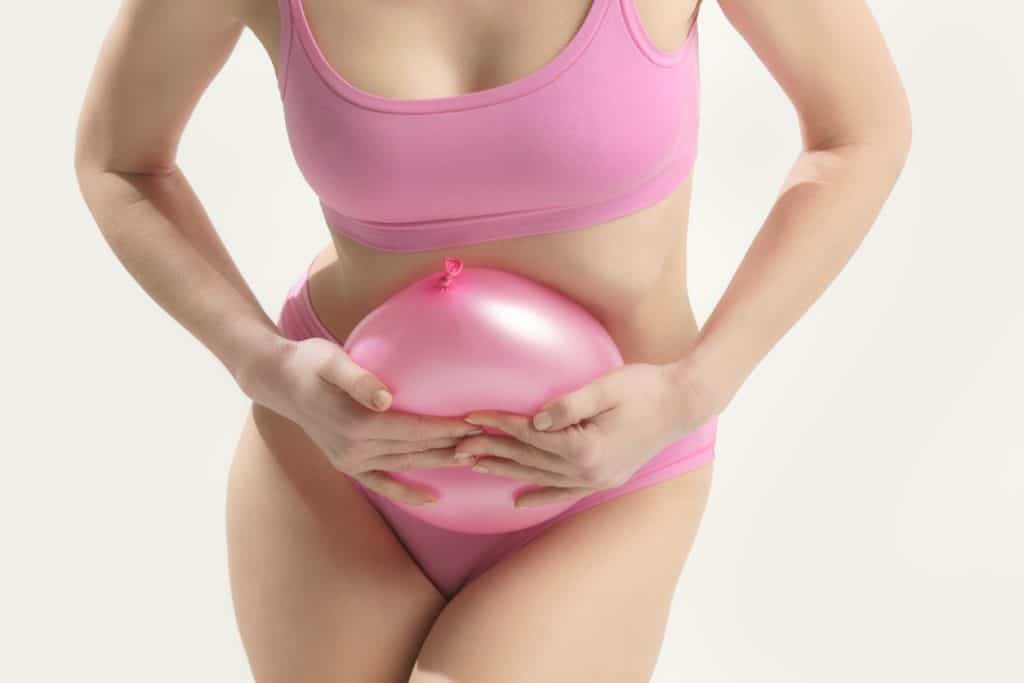 Ballonnement ventre femme